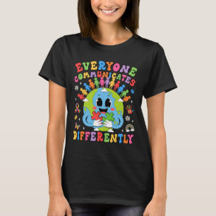Iedereen Communiceert Anders Autisme Spraak Th T-shirt