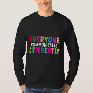 Iedereen communiceert verschillend Autisme Special T-shirt
