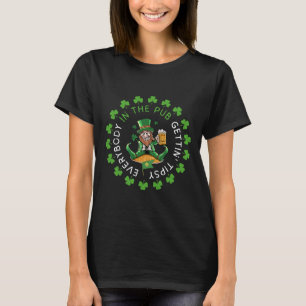 Iedereen in de kroeg wordt dronken van St. Pat T-shirt