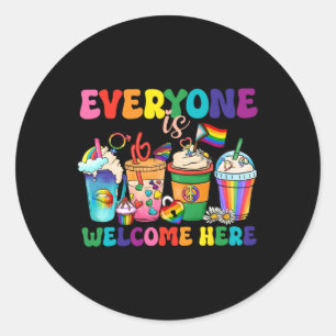 Iedereen is hier welkom Grappige LHBTQ Koffie Ronde Sticker