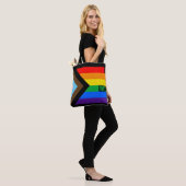 Iedereen is hier welkome vlag (Progress Pride) Draagtas (Op model)