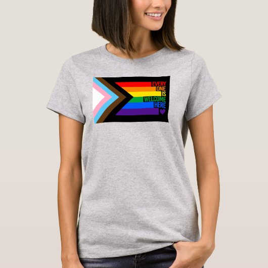 Iedereen is hier welkome vlag (Progress Pride) T-shirt (Voorkant)