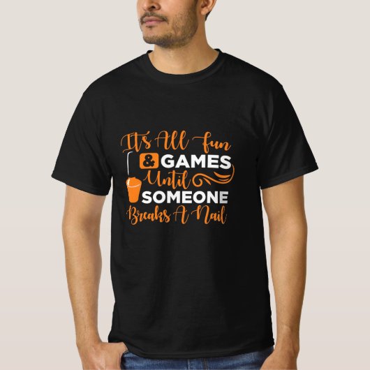 Iemand breekt een spijker t-shirt (Voorkant)