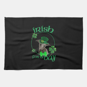 Iers voor een dag met een luie hond op Patrick Day Theedoek