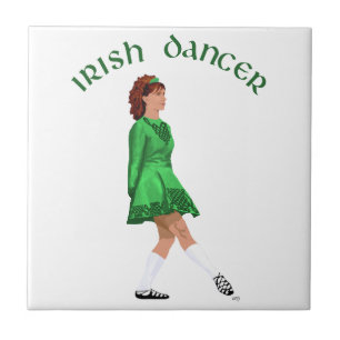 Ierse danser in zachte schoenen in het groen tegeltje