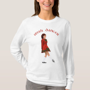 Ierse danser in zachte schoenen in het rood t-shirt