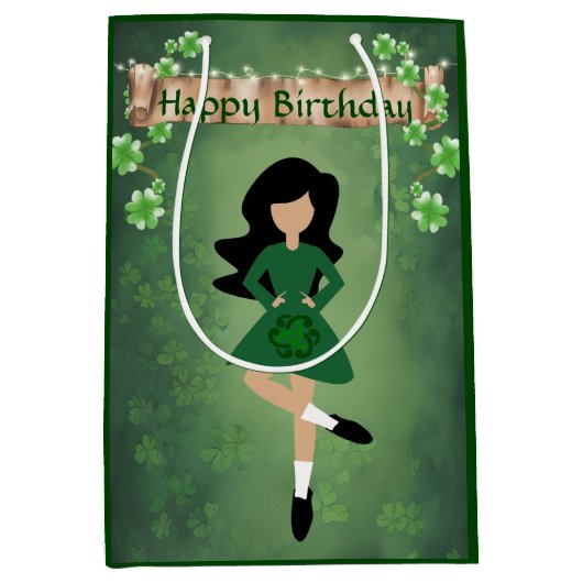 Ierse danser met Black Hair Happy Birthday Dance Medium Cadeauzakje (Voorkant)