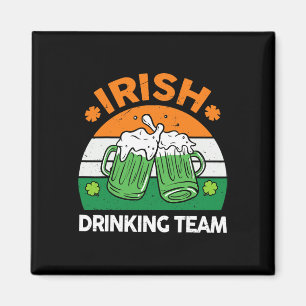Ierse drinkteam drinkt St. Patrick's Day-bier Magneet