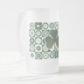 Ierse shamrocken, biersteins, mokken en bekertjes (Voorkant links)