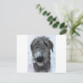 ierse wolfshond speelt in de sneeuw briefkaart (Staand voorkant)