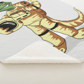 Iguanodon gekleed in een kosmonautenruimtepak. sherpa deken (3/4)
