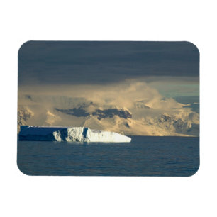 Ijsberg in het begin van de Drake Passage net Magneet