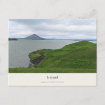 IJsland Meer, Groene Oever en Vulkanische Berg