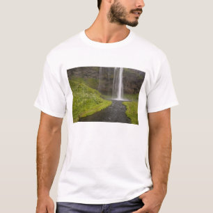 IJsland. Mensen op pad achter Seljalandsfoss T-shirt