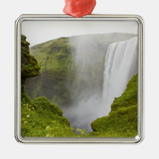 IJsland. Skogarfoss-waterval stort neer over een Metalen Ornament