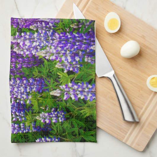 IJsland. Vik i Myrdal. Lupineveld Theedoek (Quarter Fold)