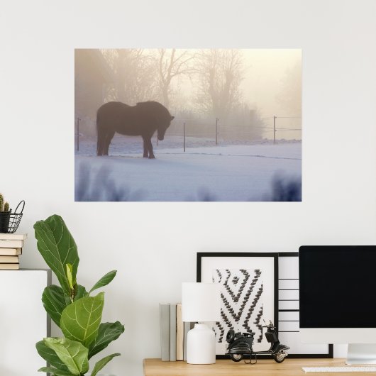IJslandse paarden in een Frosty Mist Poster (Thuiskantoor)
