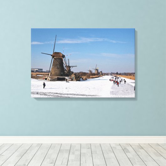 IJsschaatsen langs de windmolens in de winter Canvas Afdruk (Insitu (Houten vloer))