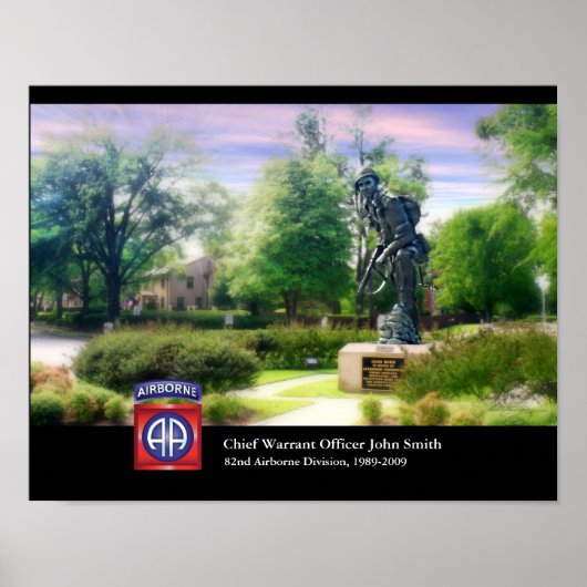 IJzer Mike met 82e Airborne Emblem (pas aan) Poster (Voorkant)