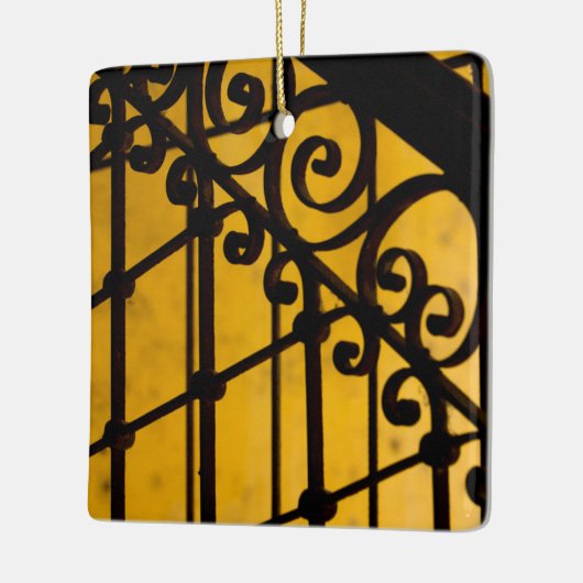 IJzerpoortpatroon in geel, Cuba Keramisch Ornament (Links)