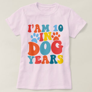 Ik ben 10 in hondenjaren 70e verjaardag Groovy hon T-shirt