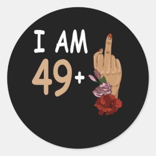 Ik ben 49 plus 1 wijsvinger voor een 50e verjaarda ronde sticker