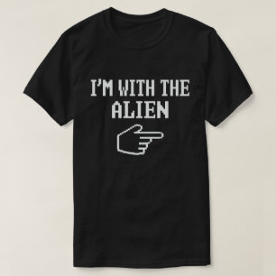 Ik ben bij de Alien Funny Couple Halloween Costume T-shirt