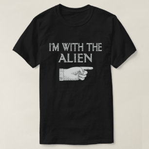 Ik ben bij de Alien Funny Couple Halloween Costume T-shirt
