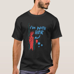 Ik ben bij haar Vrijheidsbeeld 4 juli Patriottisch T-shirt