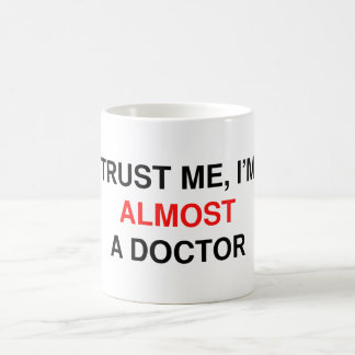 Ik ben bijna een dokter. Mok