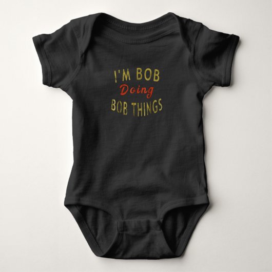 Ik ben Bob Doing Bob Dingen Funny Gezegde Gift Hol Romper (Voorkant)
