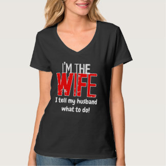 Ik ben de vrouw, ik vertel mijn man wat hij moet d t-shirt