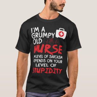 Ik ben een chagrijnige oude verpleegster met mijn  t-shirt