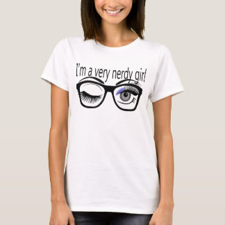 Ik ben een heel nerdy meisje met een oogschaduw va t-shirt