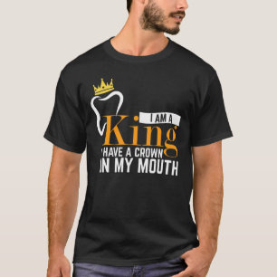 Ik ben een koning die een kroon heeft in mijn mond t-shirt