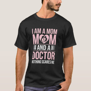 Ik ben een moeder en een dokter Niets maakt me ban T-shirt