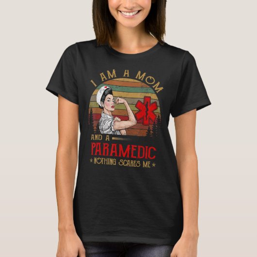 Ik ben een moeder en een paramedicus niets maakt m t-shirt (Voorkant)