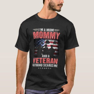 Ik ben een moeder mama en veteraan - Amerikaanse v T-shirt