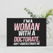 Ik ben een vrouw met een doctoraat grappig PhD Afs Kaart (Staand voorkant)