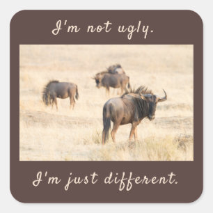 Ik ben geen lelijke wildebeest foto met tekst vierkante sticker