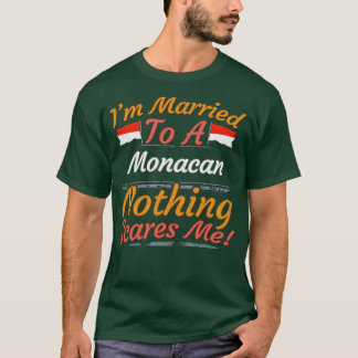 Ik ben getrouwd met een Monacaan. Niets maakt me b T-shirt