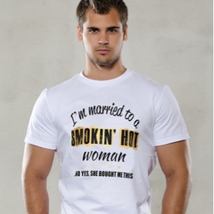 Ik ben getrouwd met een Smokin' hotoman. T-shirt