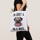 "Ik ben gewoon een Pug in een Mok" Funny Dog Pun Draagtas (Dichtbij)