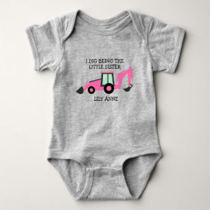 Ik ben het kleine zusje roze graafmachine romper