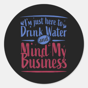 Ik ben hier alleen om water te Drinken en om mijn Ronde Sticker