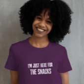 Ik ben hier alleen voor de snacks T-shirt