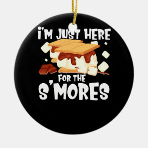 Ik ben hier voor het kamp van Smores Campfire Keramisch Ornament