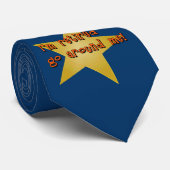 Ik ben in ruste - ga me rond met tshirts, cadeautj stropdas (Opgerold)