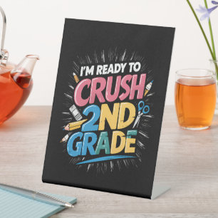 Ik ben klaar om het 2e leerjaar terug naar school  reclamebord met voetstuk