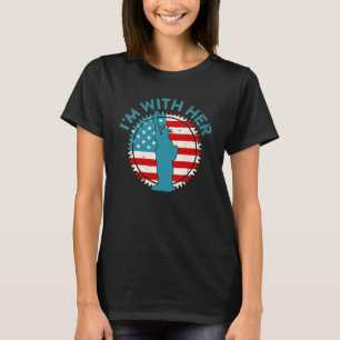 Ik ben met haar Vrijheidsbeeld Retro Vlag T-shirt